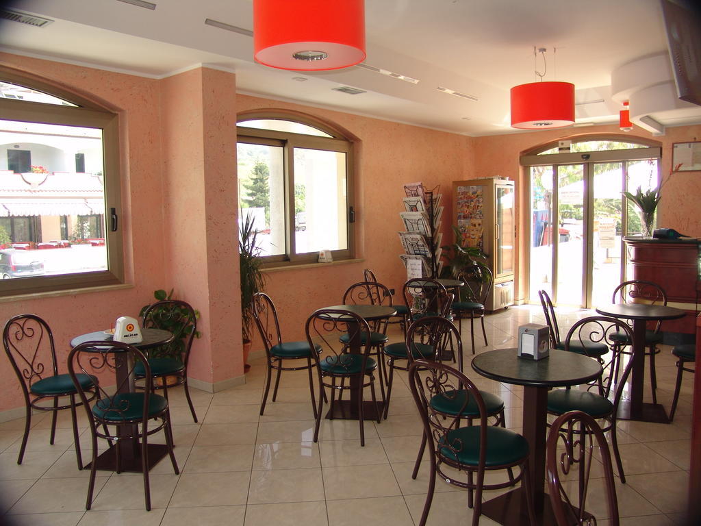 Hotel Mistef Falerna Bagian luar foto