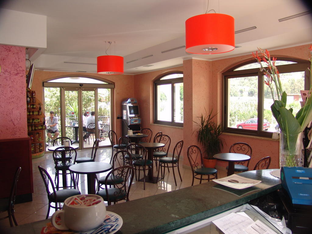 Hotel Mistef Falerna Bagian luar foto