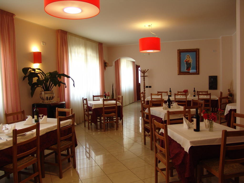 Hotel Mistef Falerna Bagian luar foto