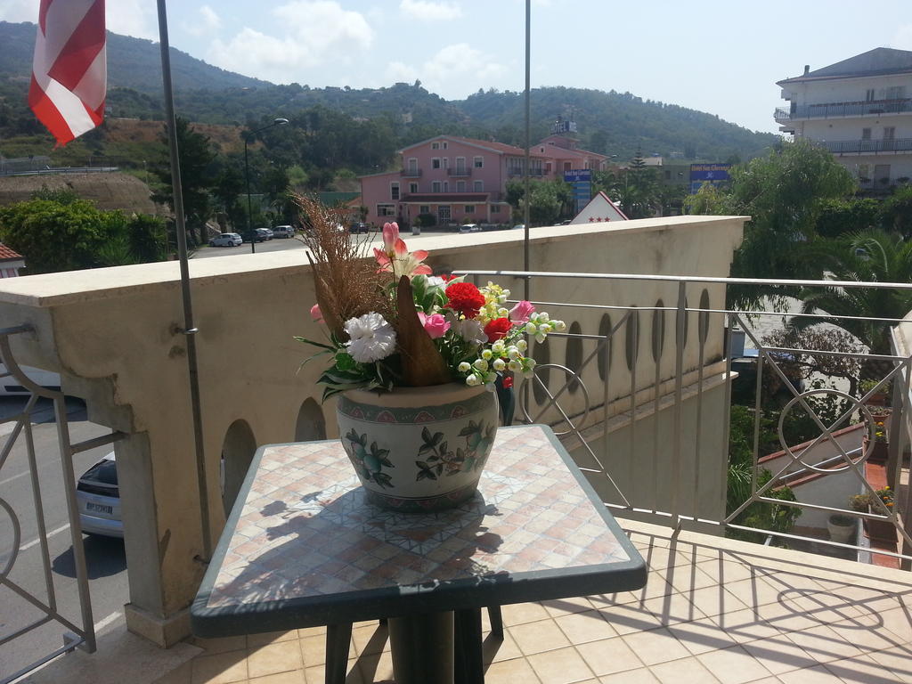 Hotel Mistef Falerna Ruang foto