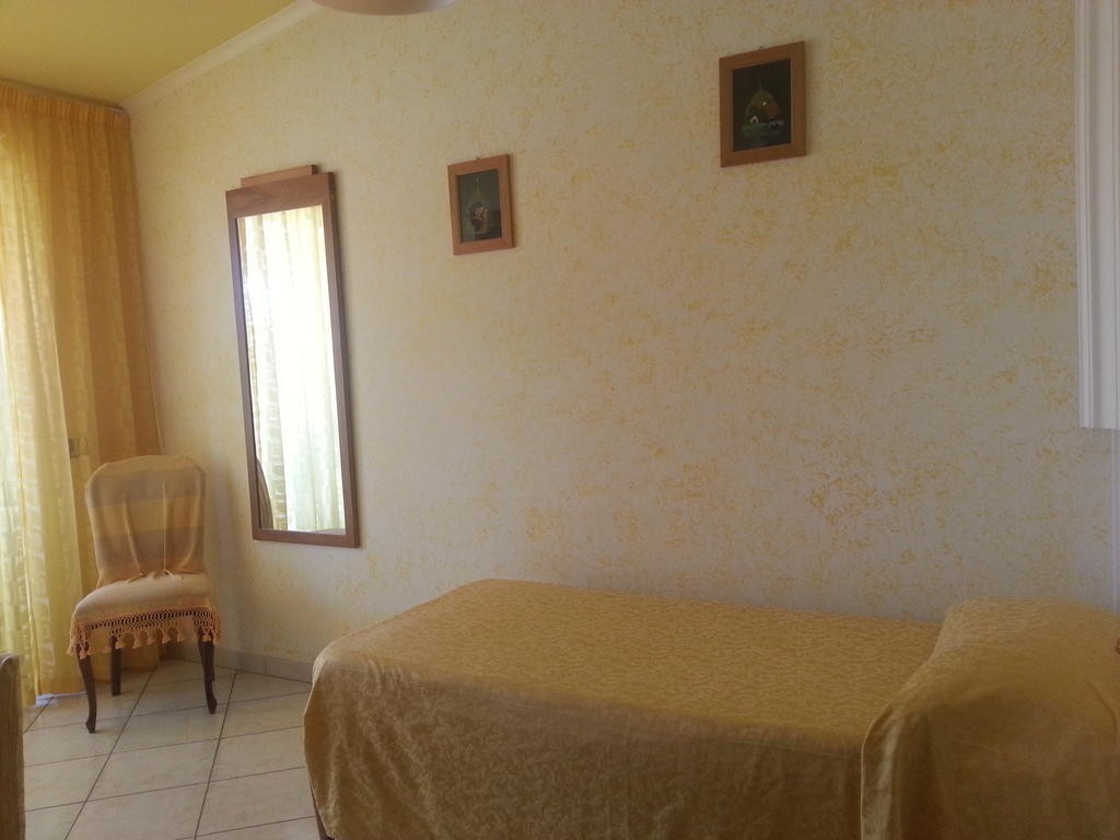 Hotel Mistef Falerna Ruang foto