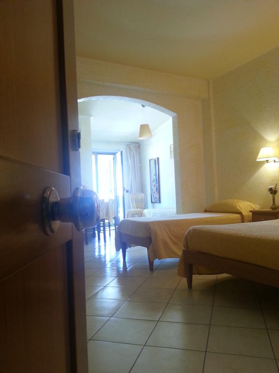 Hotel Mistef Falerna Ruang foto