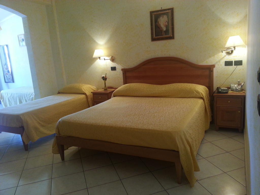 Hotel Mistef Falerna Bagian luar foto