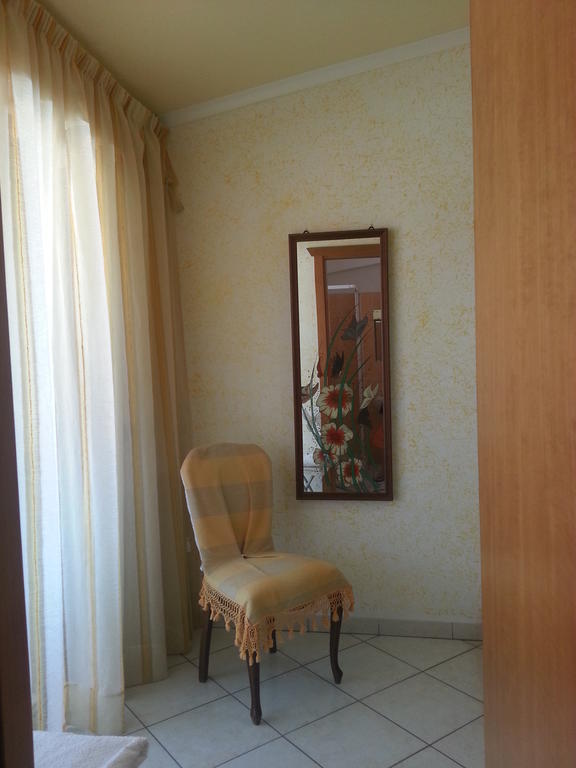 Hotel Mistef Falerna Ruang foto