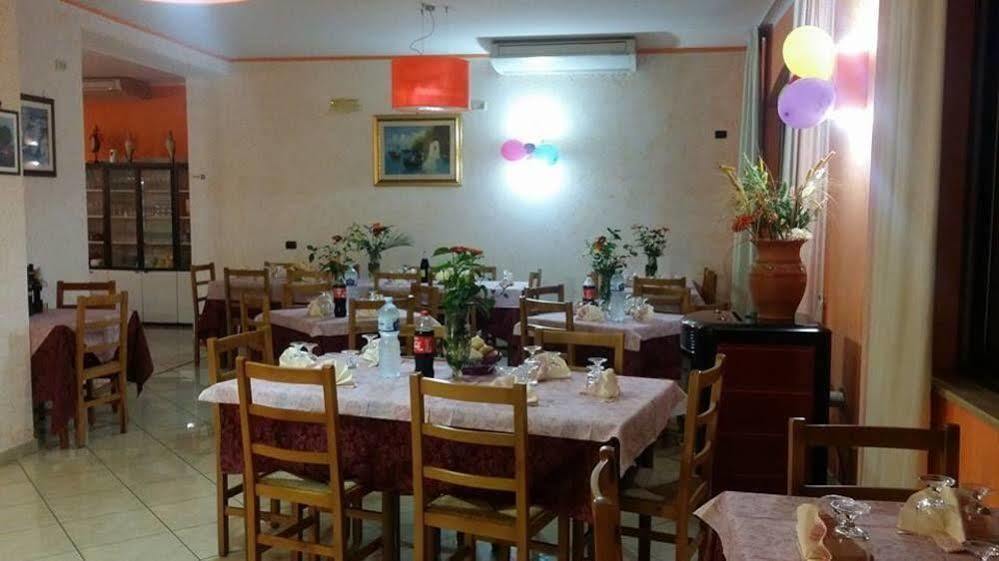 Hotel Mistef Falerna Bagian luar foto