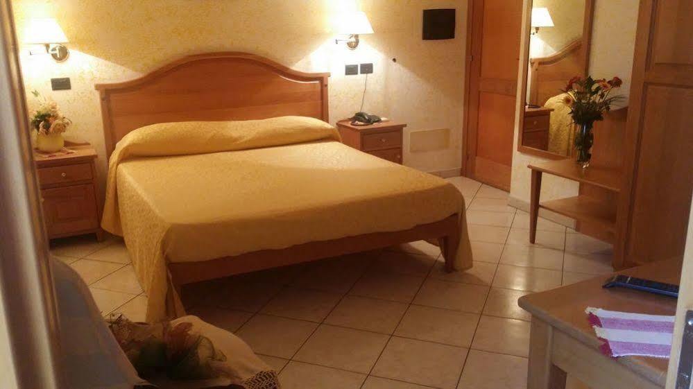 Hotel Mistef Falerna Bagian luar foto
