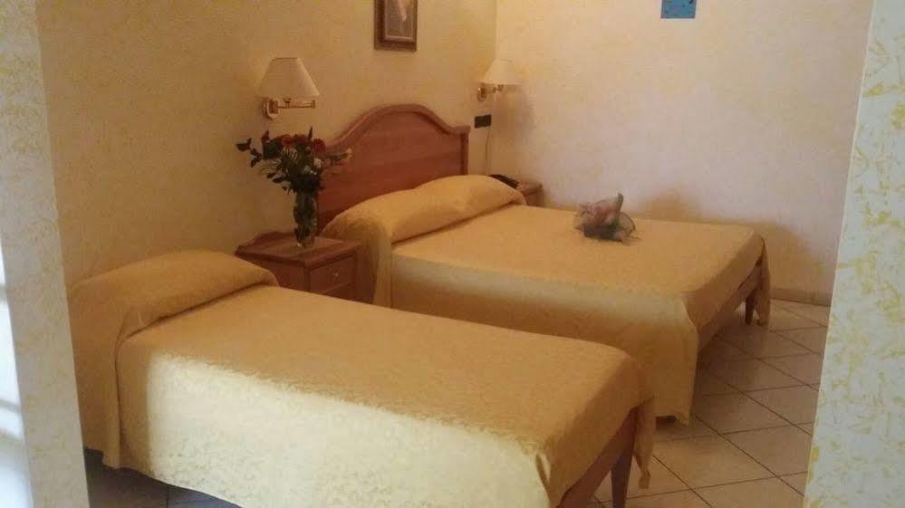 Hotel Mistef Falerna Bagian luar foto
