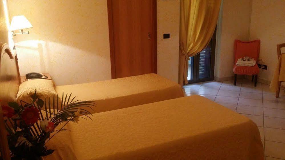 Hotel Mistef Falerna Bagian luar foto