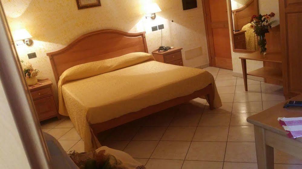 Hotel Mistef Falerna Bagian luar foto