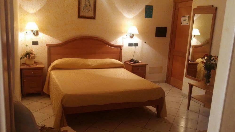 Hotel Mistef Falerna Bagian luar foto