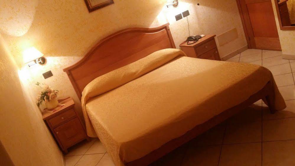 Hotel Mistef Falerna Bagian luar foto